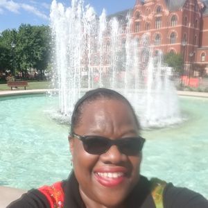 Meet your Posher, Sharon